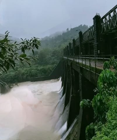 ଘୂର୍ଣ୍ଣିଝଡ଼ ମୋନ୍ଥାର ପ୍ରଭାବ – ଦୁଇଟି ଜଳଭଣ୍ଡାରର ଛଅଟି ଗେଟ୍ ଖୋଲିଲା