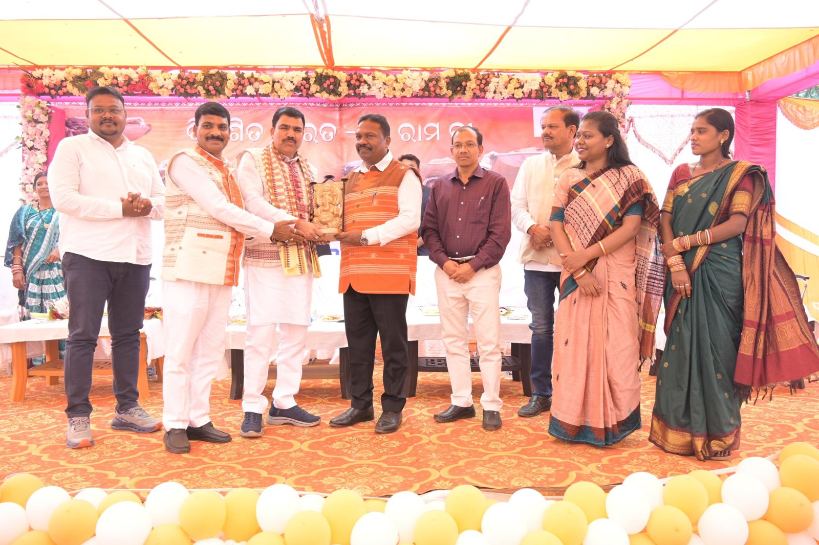 କୋଟପାଡ଼ରେ ‘ବିକଶିତ ଭାରତ ରୋଜଗାର ଓ ଜୀବିକା ମିଶନ’ ସଚେତନତା ସଭା: ୮୩ ଏସଏଚଜିଙ୍କୁ ୪ କୋଟିରୁ ଊର୍ଦ୍ଧ୍ୱ ଟଙ୍କାର ଋଣ ପ୍ରଦାନ