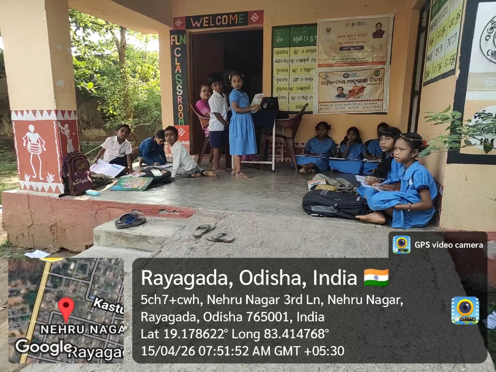 ଶ୍ରେଣୀ ଗୃହରେ ତାଲା, ବାହାରେ ପଢୁଛନ୍ତି ଛାତ୍ରଛାତ୍ରୀ: ବୁଦ୍ରାବାଲସା ପ୍ରାଥମିକ ବିଦ୍ୟାଳୟର ବେହାଲ ଅବସ୍ଥା