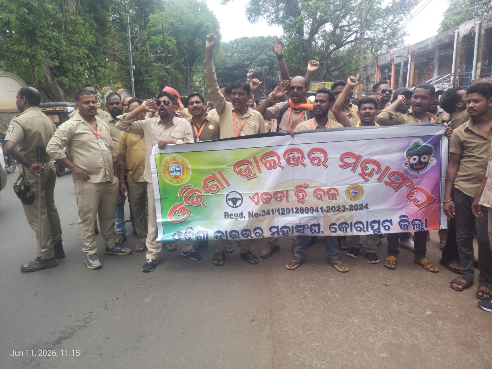 କୋରାପୁଟରେ ଓଡ଼ିଶା ଡ୍ରାଇଭର ମହାସଂଘର ବିଶାଳ ମହାରାଲି: ୧୧ ଦଫା ଦାବି ନେଇ ଜିଲ୍ଲାପାଳଙ୍କୁ ସ୍ମାରକପତ୍ର