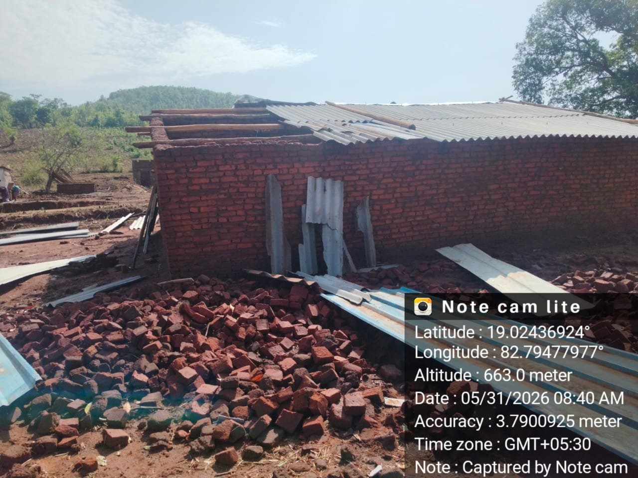 କୋରାପୁଟରେ କାଳବୈଶାଖୀ ବିଭୀଷିକା: ସର୍ବସ୍ୱ ହରାଇ ଖୋଲା ଆକାଶ ତଳେ କ୍ଷତିଗ୍ରସ୍ତ ପରିବାର, ତଦାରଖ ପାଇଁ ବିଡ଼ିଓ ଓ ତହସିଲଦାରଙ୍କୁ ଗୁହାରି